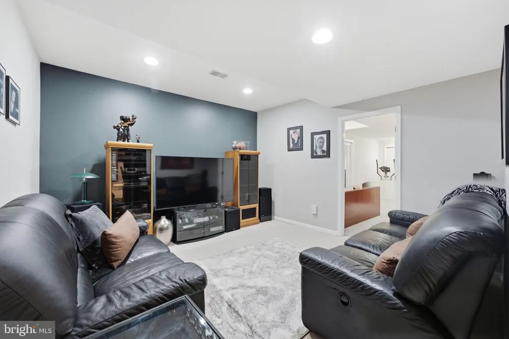 12 DELTA COURT Gaithersburg, MD 20882