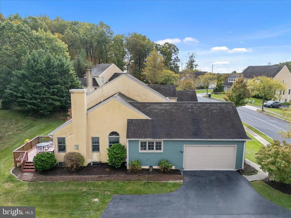 6 PARKSIDE DRIVE Elverson, PA 19520