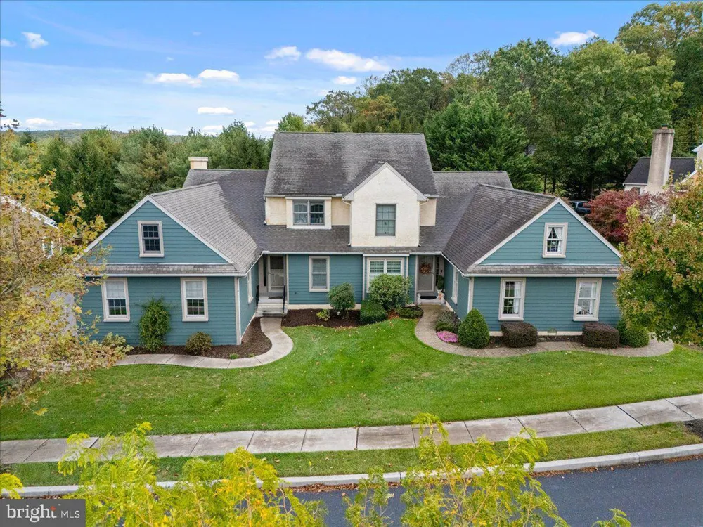 6 PARKSIDE DRIVE Elverson, PA 19520