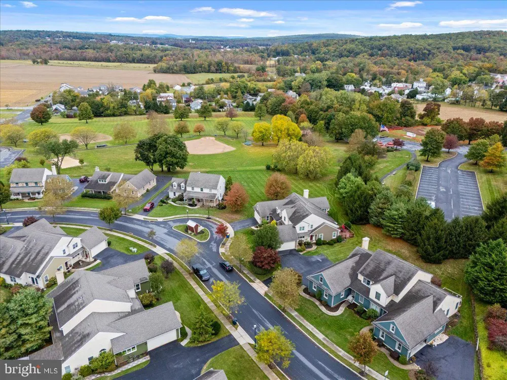 6 PARKSIDE DRIVE Elverson, PA 19520