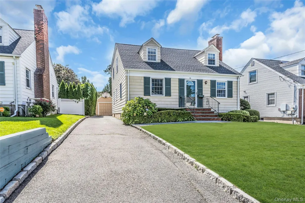 26 Ridge Drive Manhasset, NY 11030