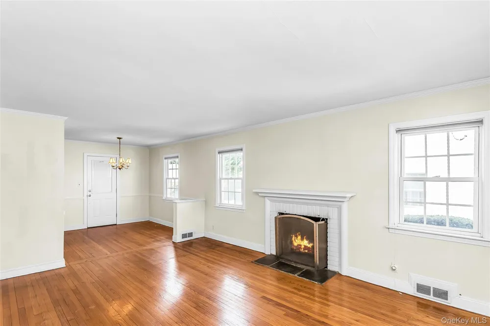 26 Ridge Drive Manhasset, NY 11030