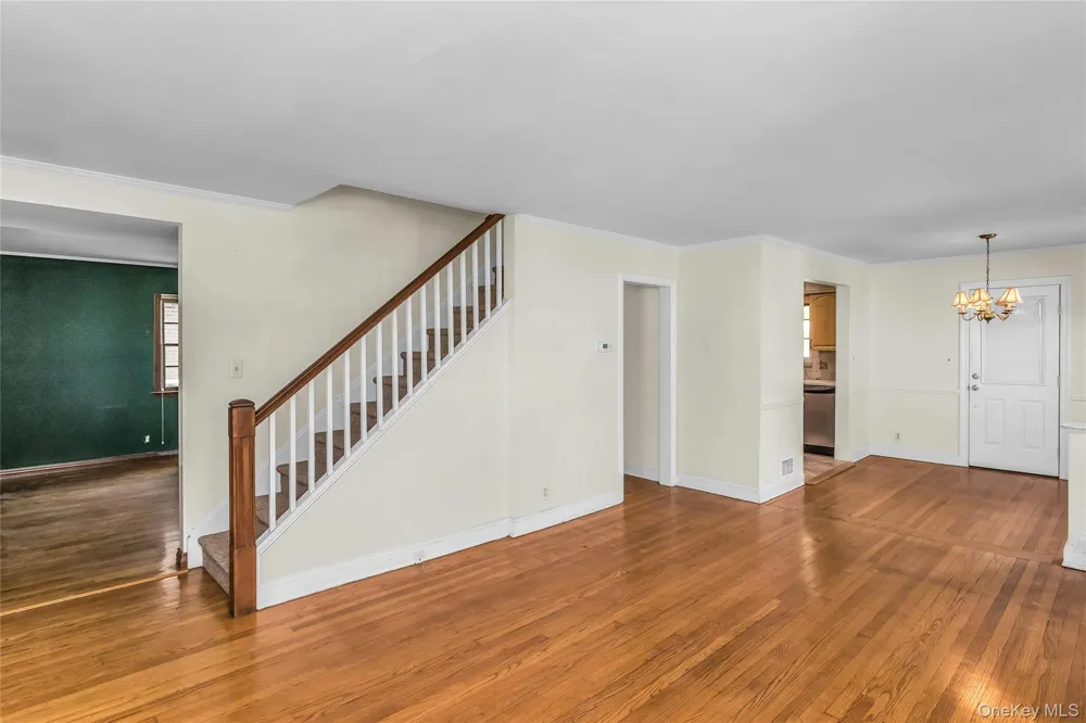 26 Ridge Drive Manhasset, NY 11030