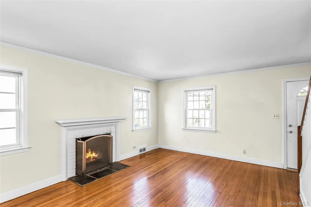 26 Ridge Drive Manhasset, NY 11030