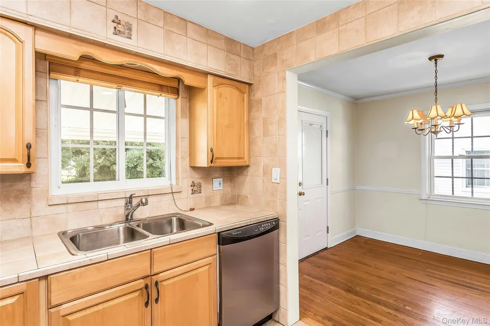 26 Ridge Drive Manhasset, NY 11030