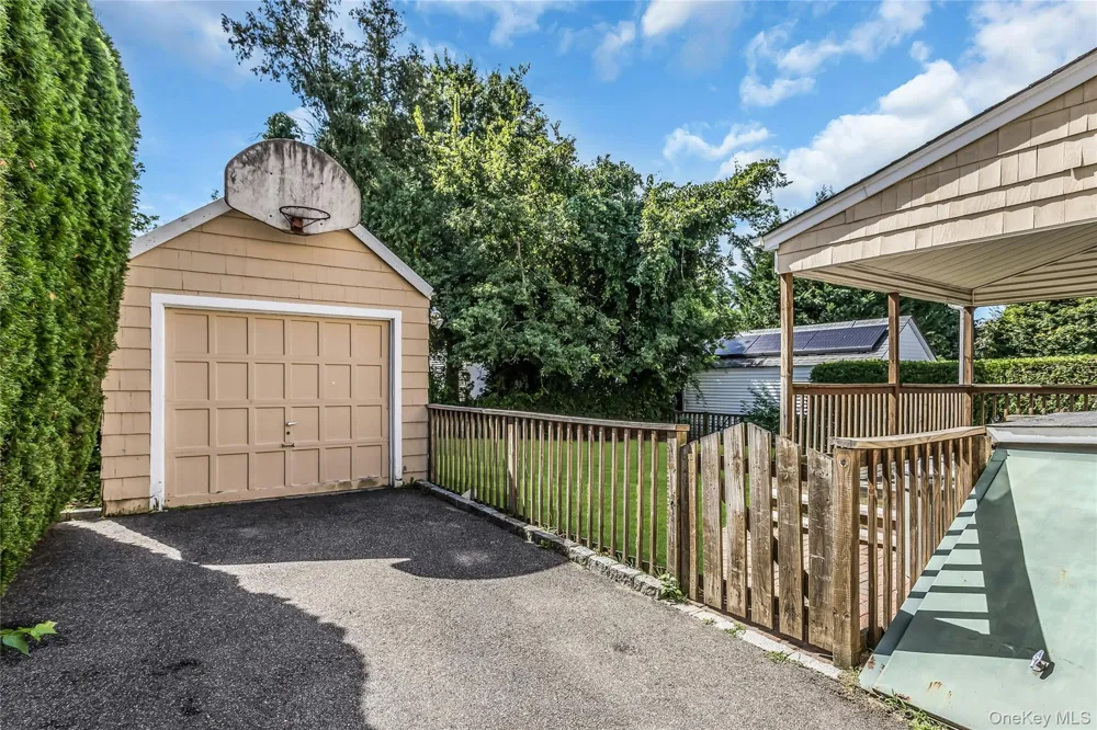 26 Ridge Drive Manhasset, NY 11030