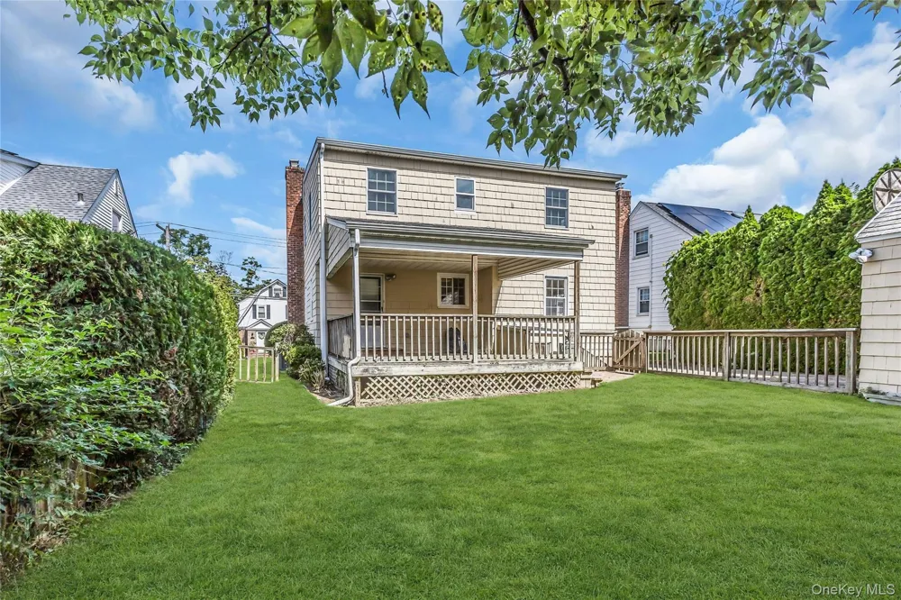 26 Ridge Drive Manhasset, NY 11030
