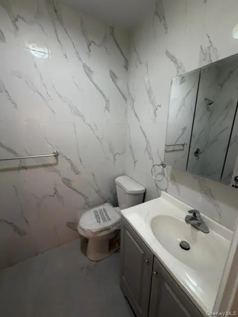 6219 Myrtle Avenue Ridgewood, NY 11385