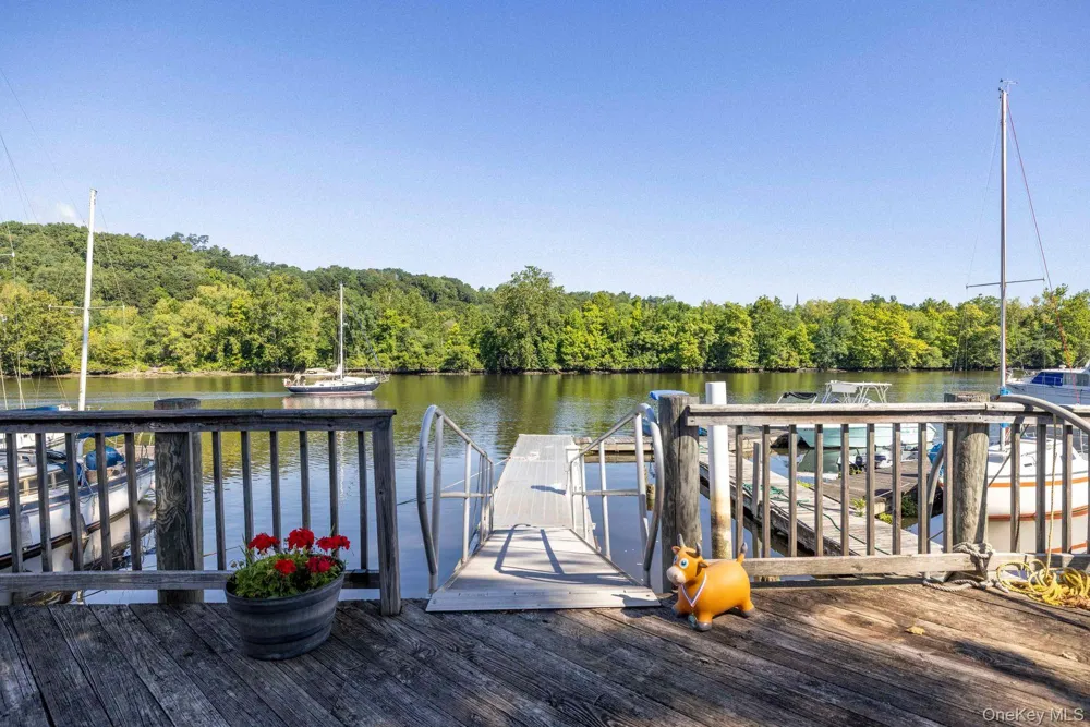 140 1st Street Esopus, NY 12417