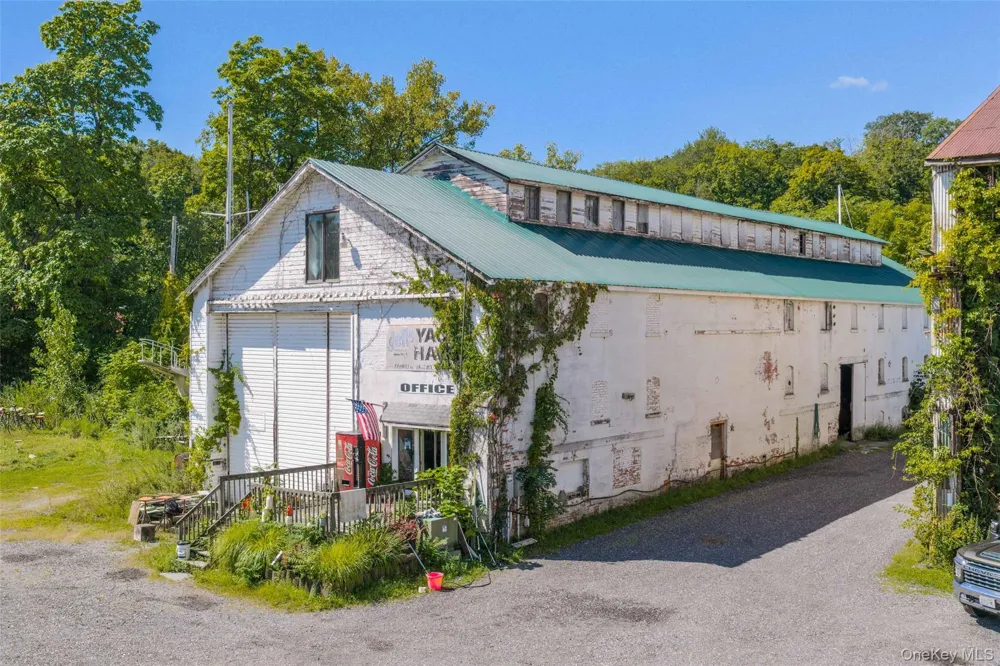 140 1st Street Esopus, NY 12417