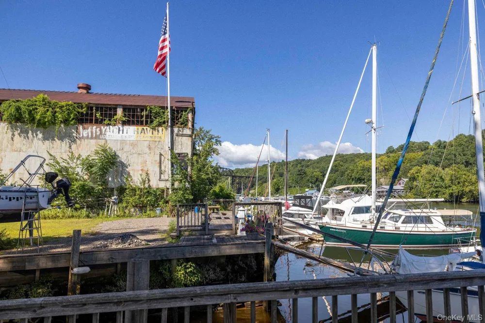 140 1st Street Esopus, NY 12417