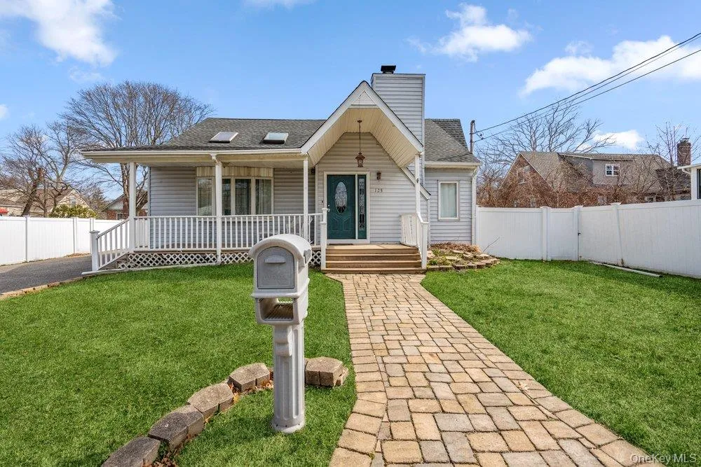 125 W 3rd Street Ronkonkoma, NY 11779