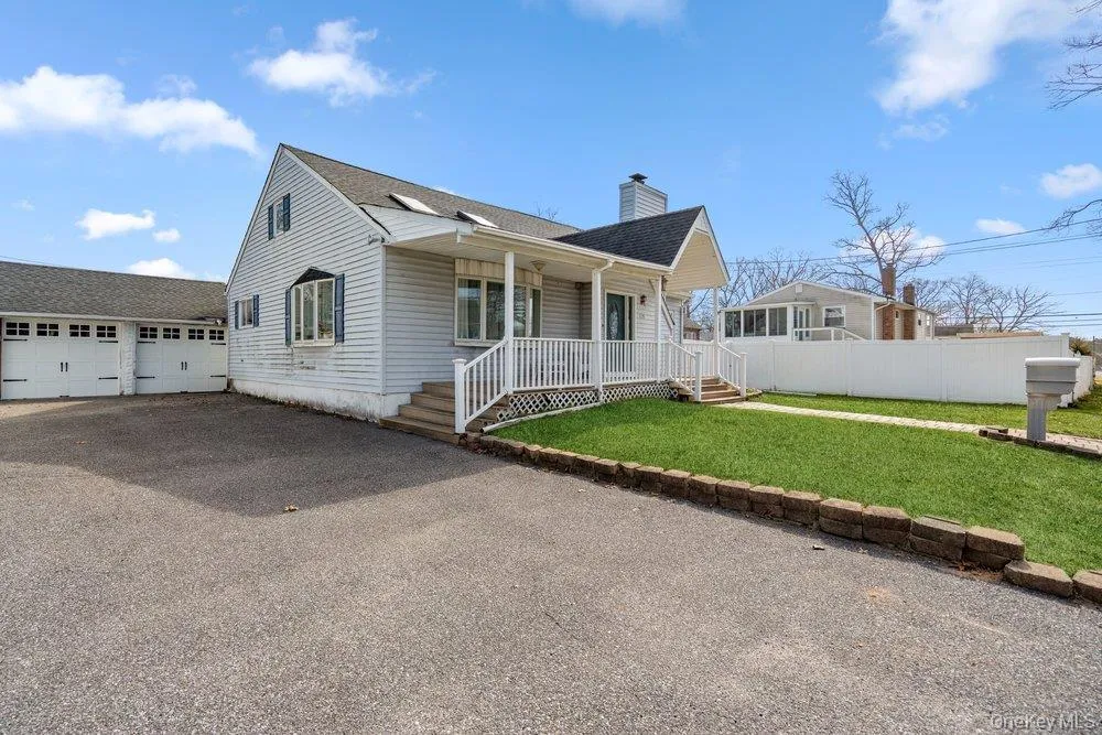 125 W 3rd Street Ronkonkoma, NY 11779