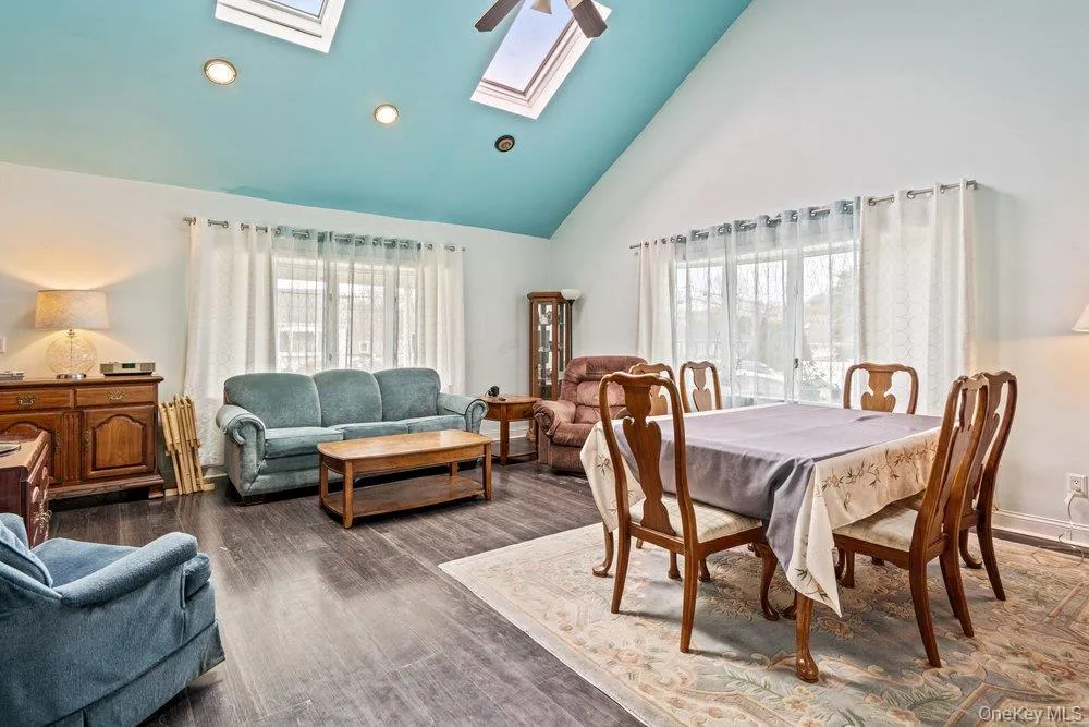 125 W 3rd Street Ronkonkoma, NY 11779