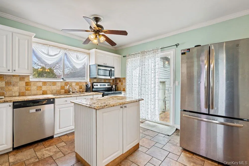 125 W 3rd Street Ronkonkoma, NY 11779