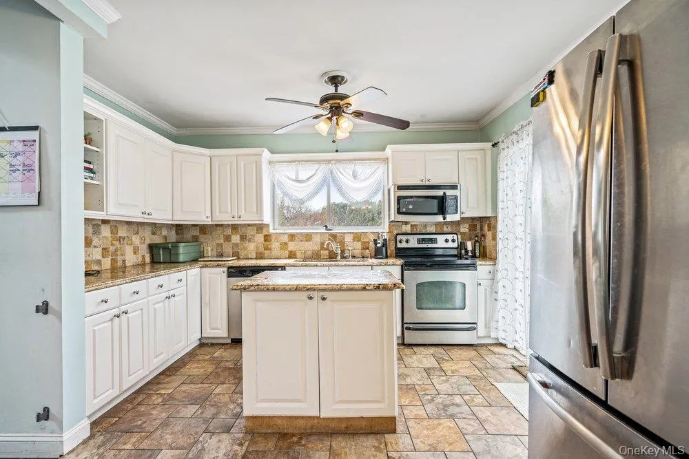125 W 3rd Street Ronkonkoma, NY 11779