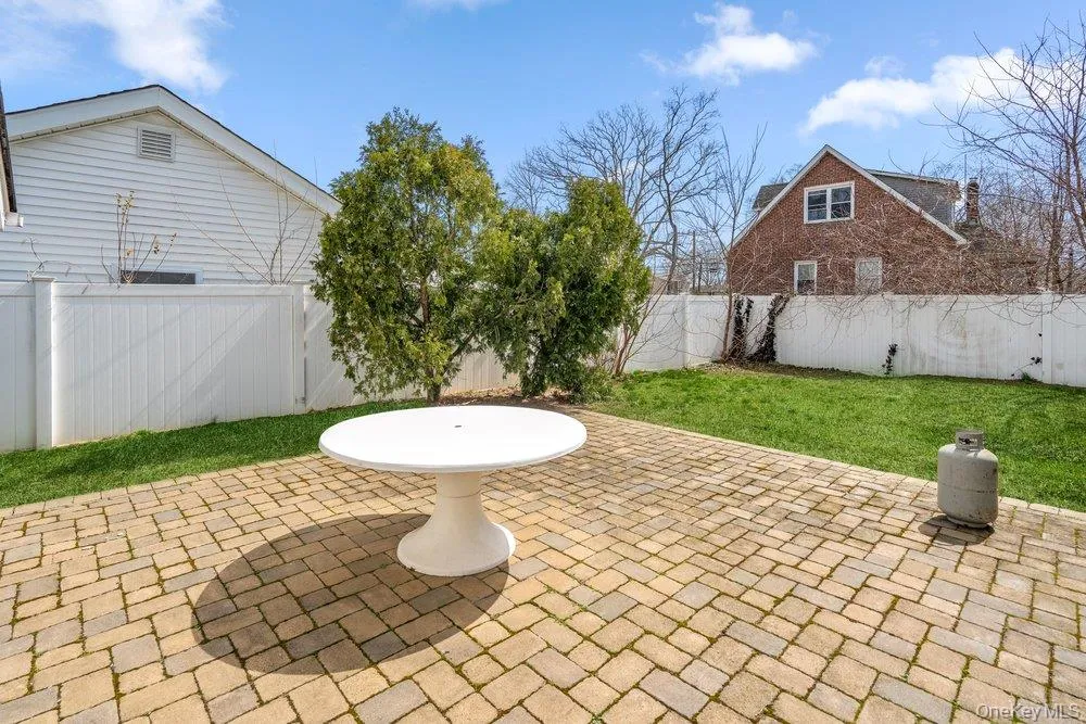 125 W 3rd Street Ronkonkoma, NY 11779