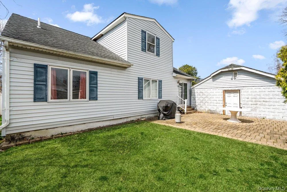 125 W 3rd Street Ronkonkoma, NY 11779