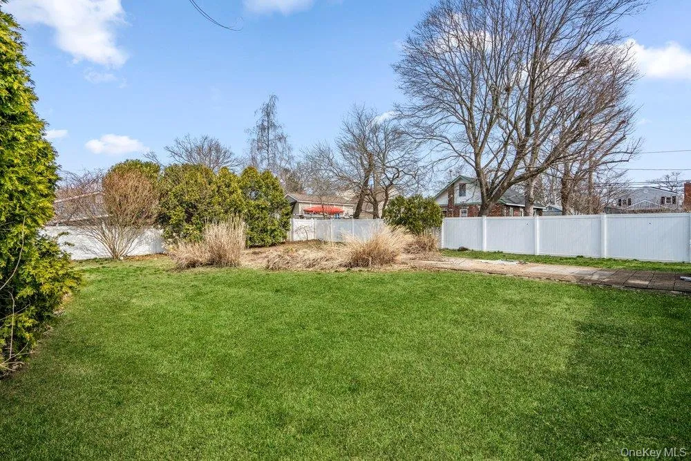 125 W 3rd Street Ronkonkoma, NY 11779