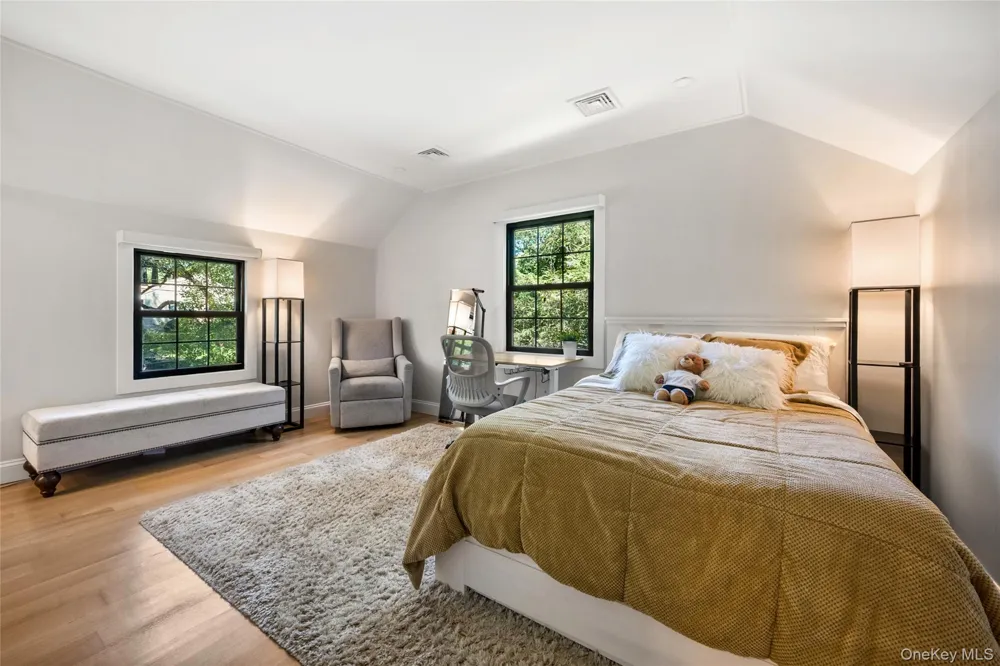 22 Paddington Road Scarsdale, NY 10583