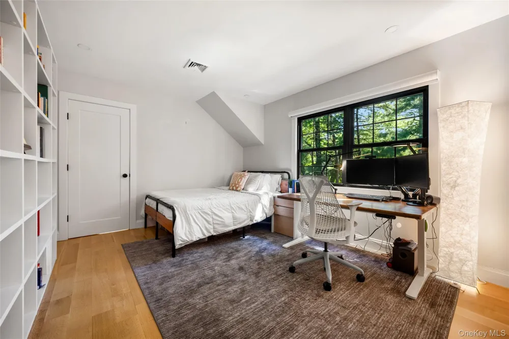 22 Paddington Road Scarsdale, NY 10583