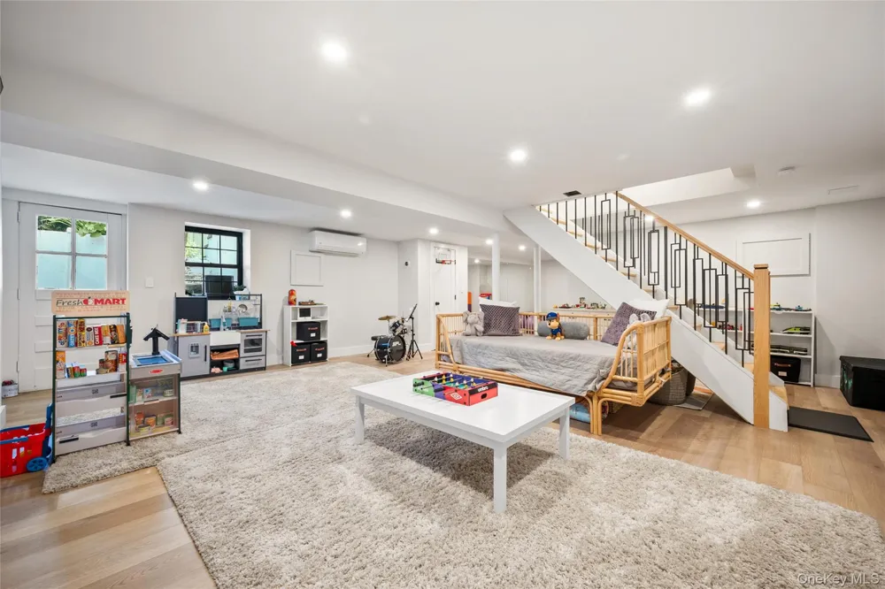 22 Paddington Road Scarsdale, NY 10583