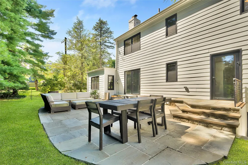 22 Paddington Road Scarsdale, NY 10583