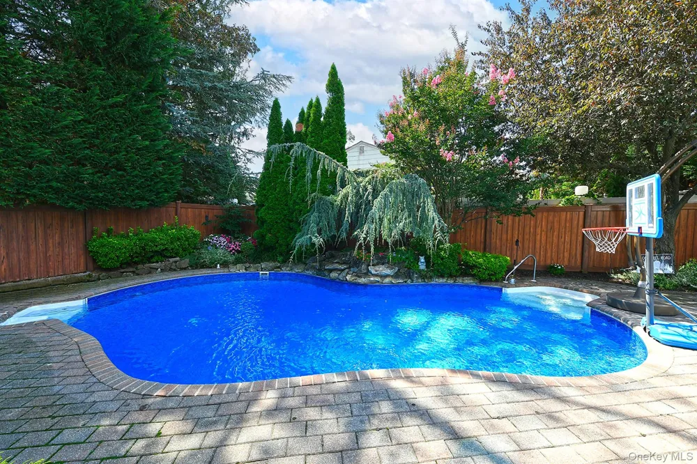 3142 Wynsum Avenue Merrick, NY 11566