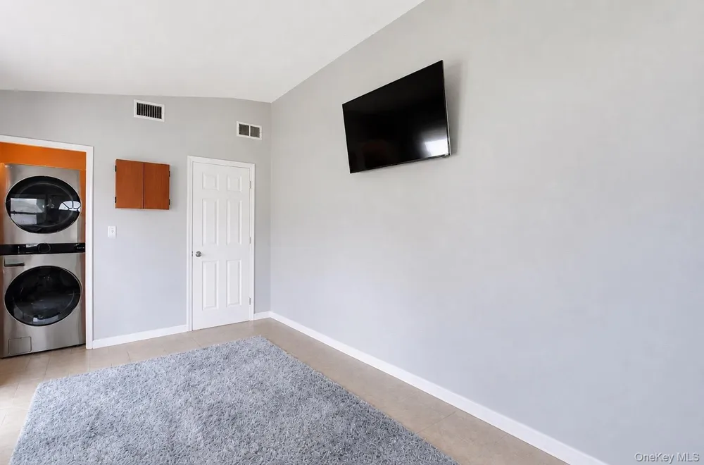 292 Roosevelt Avenue Freeport, NY 11520