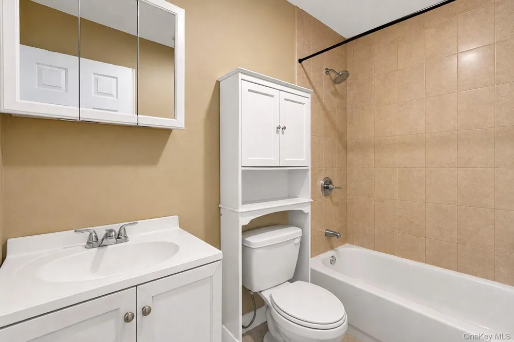 292 Roosevelt Avenue Freeport, NY 11520