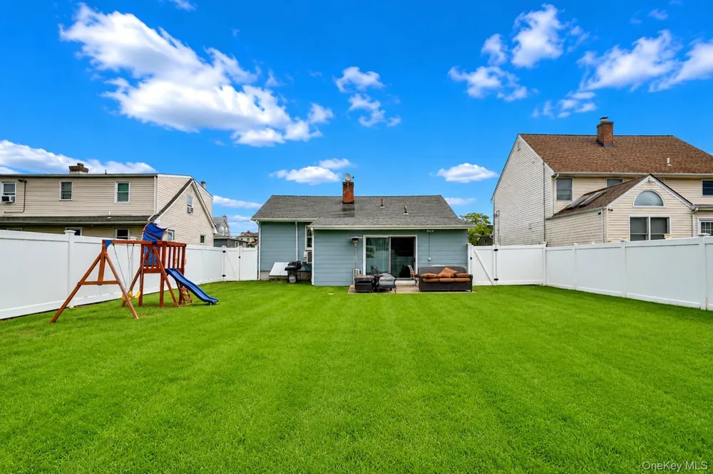 292 Roosevelt Avenue Freeport, NY 11520