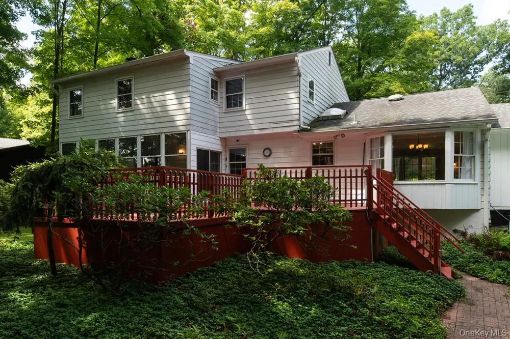 11 Carnelli Court Poughkeepsie, NY 12603