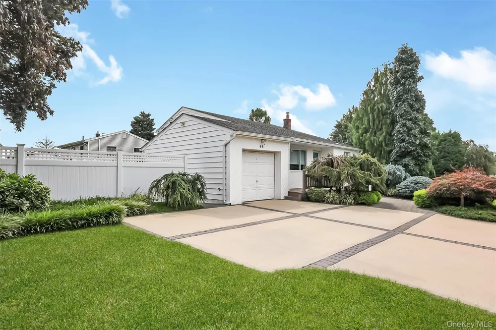 65 Graham Street Farmingdale, NY 11735