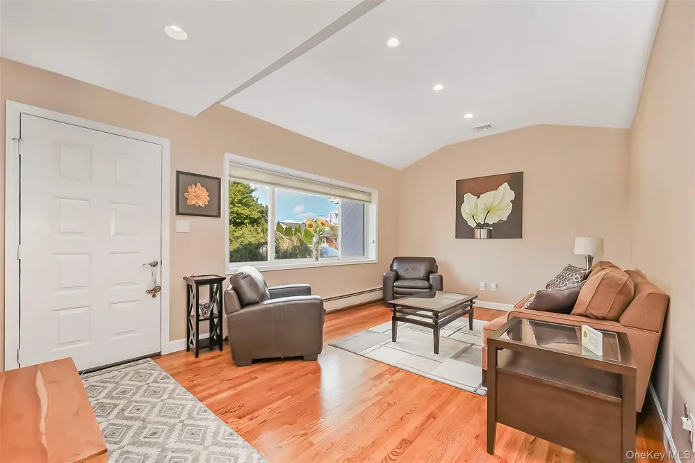 65 Graham Street Farmingdale, NY 11735