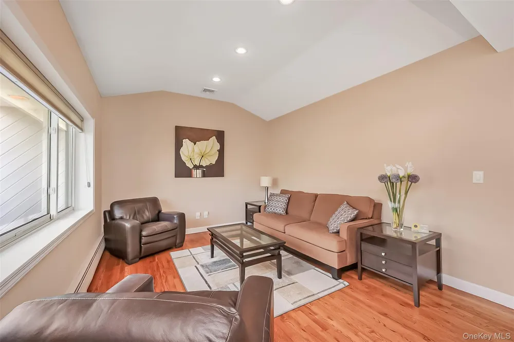 65 Graham Street Farmingdale, NY 11735