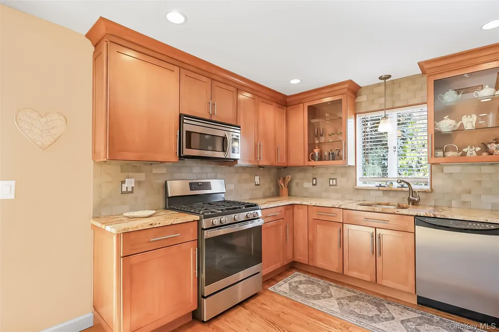 65 Graham Street Farmingdale, NY 11735