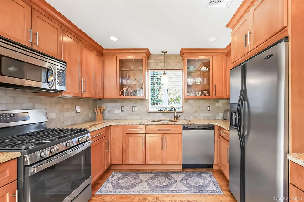65 Graham Street Farmingdale, NY 11735