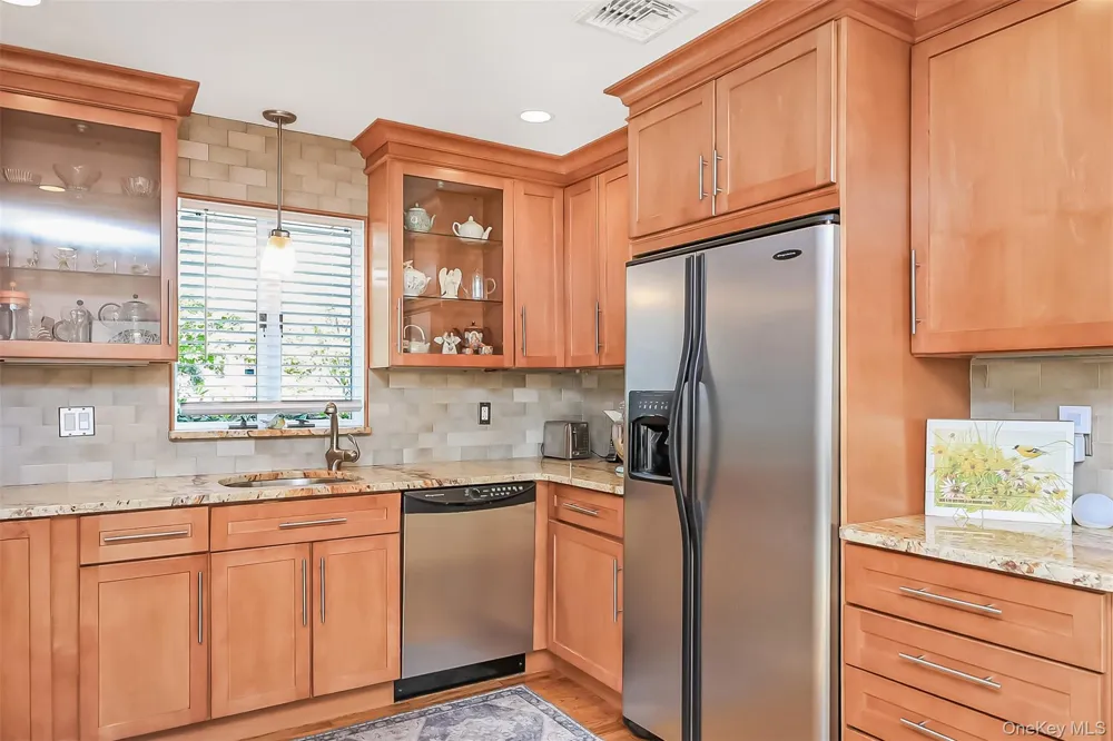 65 Graham Street Farmingdale, NY 11735