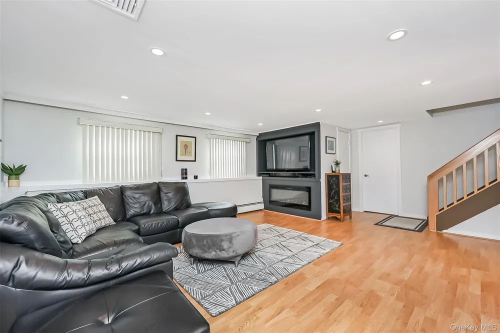 65 Graham Street Farmingdale, NY 11735