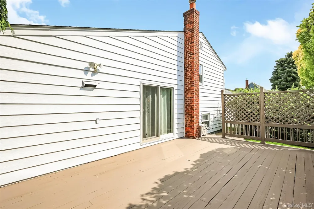 65 Graham Street Farmingdale, NY 11735