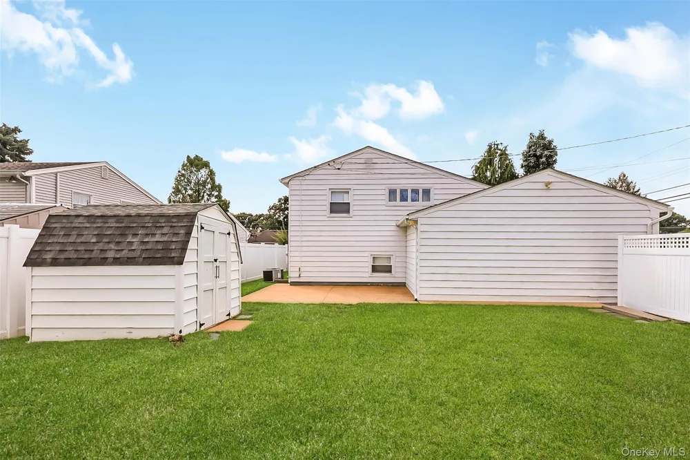 65 Graham Street Farmingdale, NY 11735