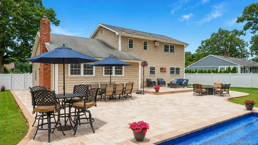 282 6th Avenue Saint James, NY 11780