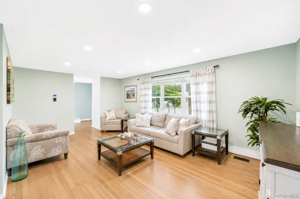 282 6th Avenue Saint James, NY 11780