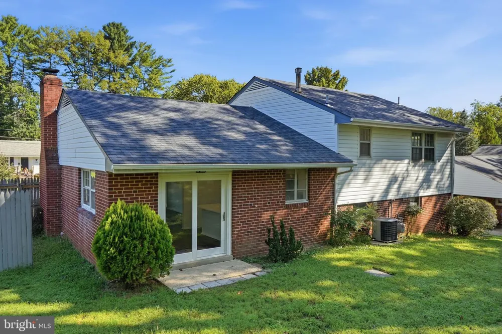 8009 GOSPORT LANE Springfield, VA 22151