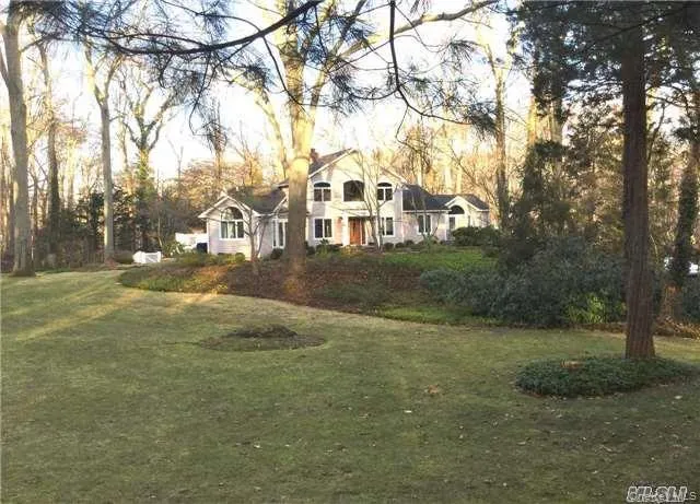 29 Farm Road Head Of The Harbor, NY 11780