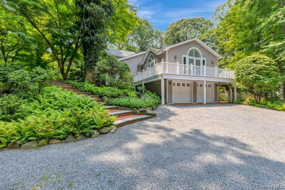 29 Farm Road Head Of The Harbor, NY 11780