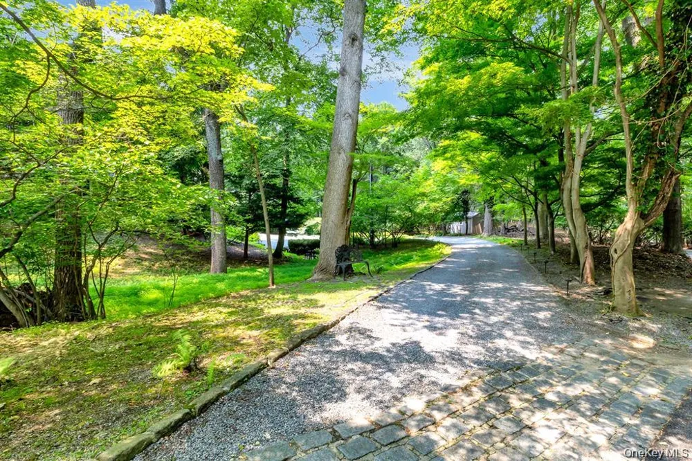 29 Farm Road Head Of The Harbor, NY 11780