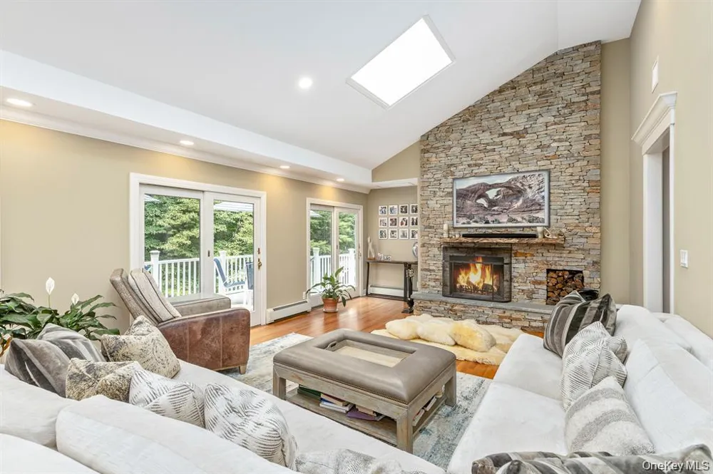 29 Farm Road Head Of The Harbor, NY 11780