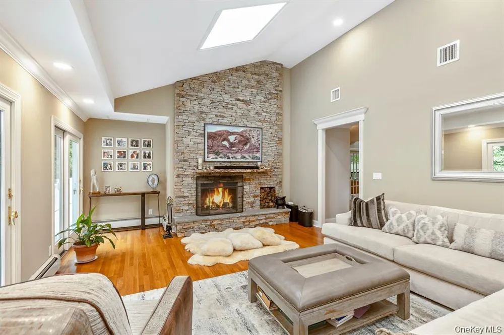 29 Farm Road Head Of The Harbor, NY 11780