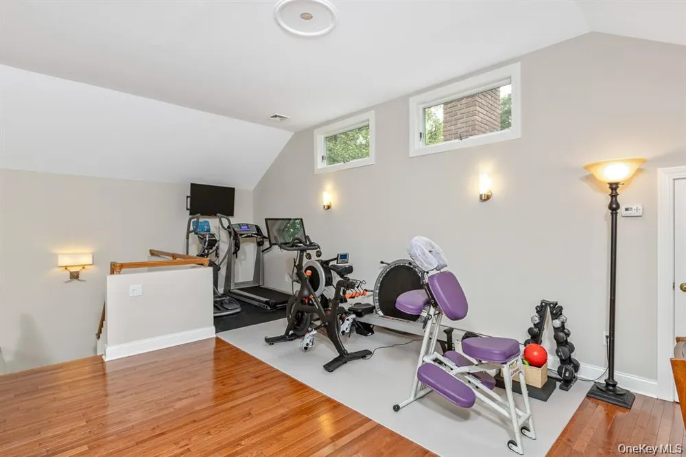 29 Farm Road Head Of The Harbor, NY 11780
